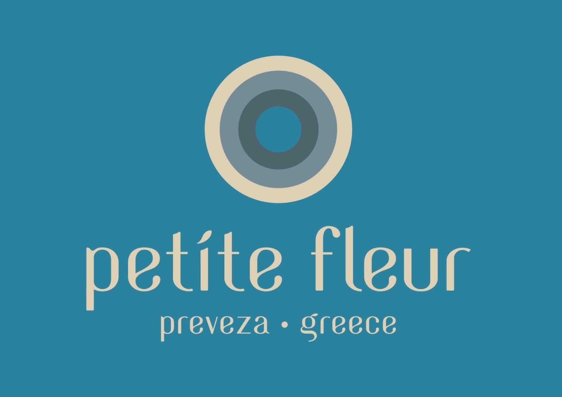 Petite Fleur Apartment เปรเวซา ภายนอก รูปภาพ