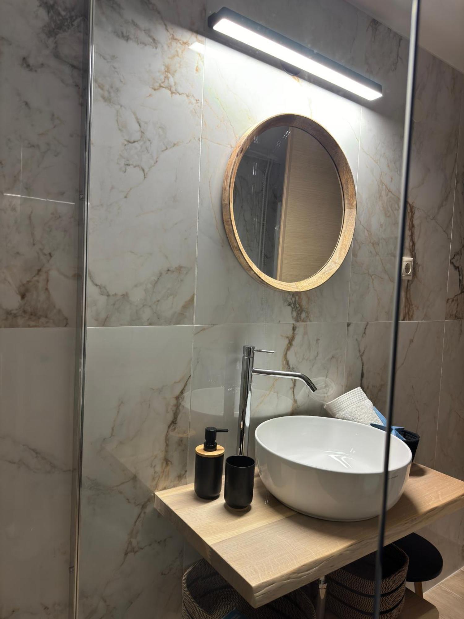Petite Fleur Apartment เปรเวซา ภายนอก รูปภาพ
